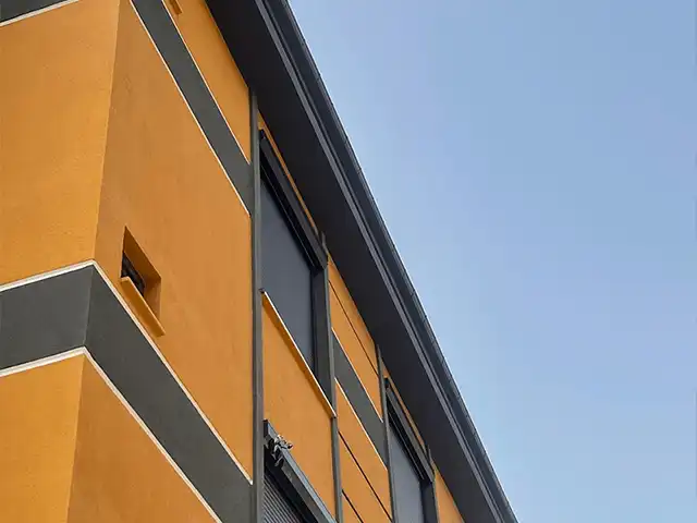 beyşehirde yapmış olduğumuz plise perde hizmetimizin dış cepheden görseli