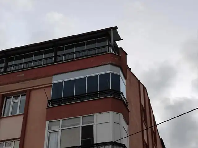 ılgın da vermiş olduğumuz cam balkon hizmetinin dış cepheden görseli