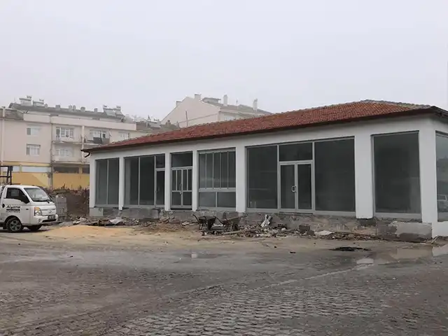 karapınar da vermiş olduğumuz cam balkon hizmetinin dış cepheden görseli