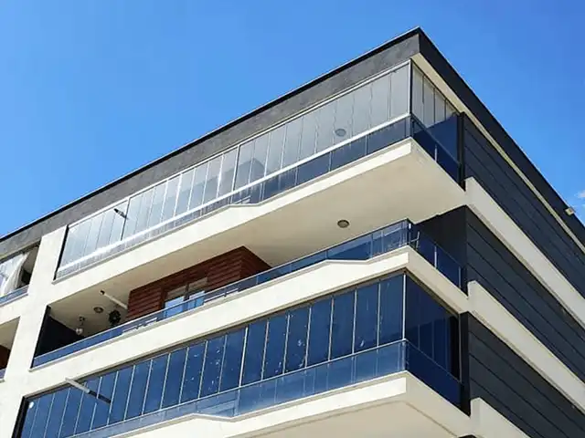 karatayda vermiş olduğumuz cam balkon hizmetlerinin dış cepheden görseli