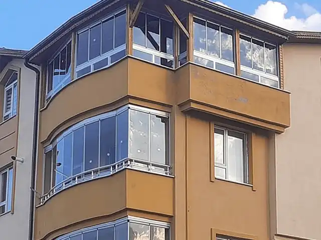 selçuklu da vermiş olduğumuz cam balkon sistemleri hizmetinin dış cepheden görseli